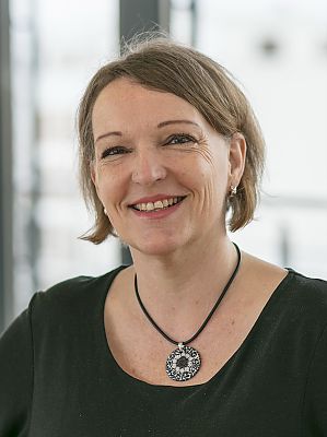 Frau Petra Sauter