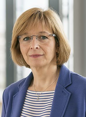 Frau Jacqueline Pillo